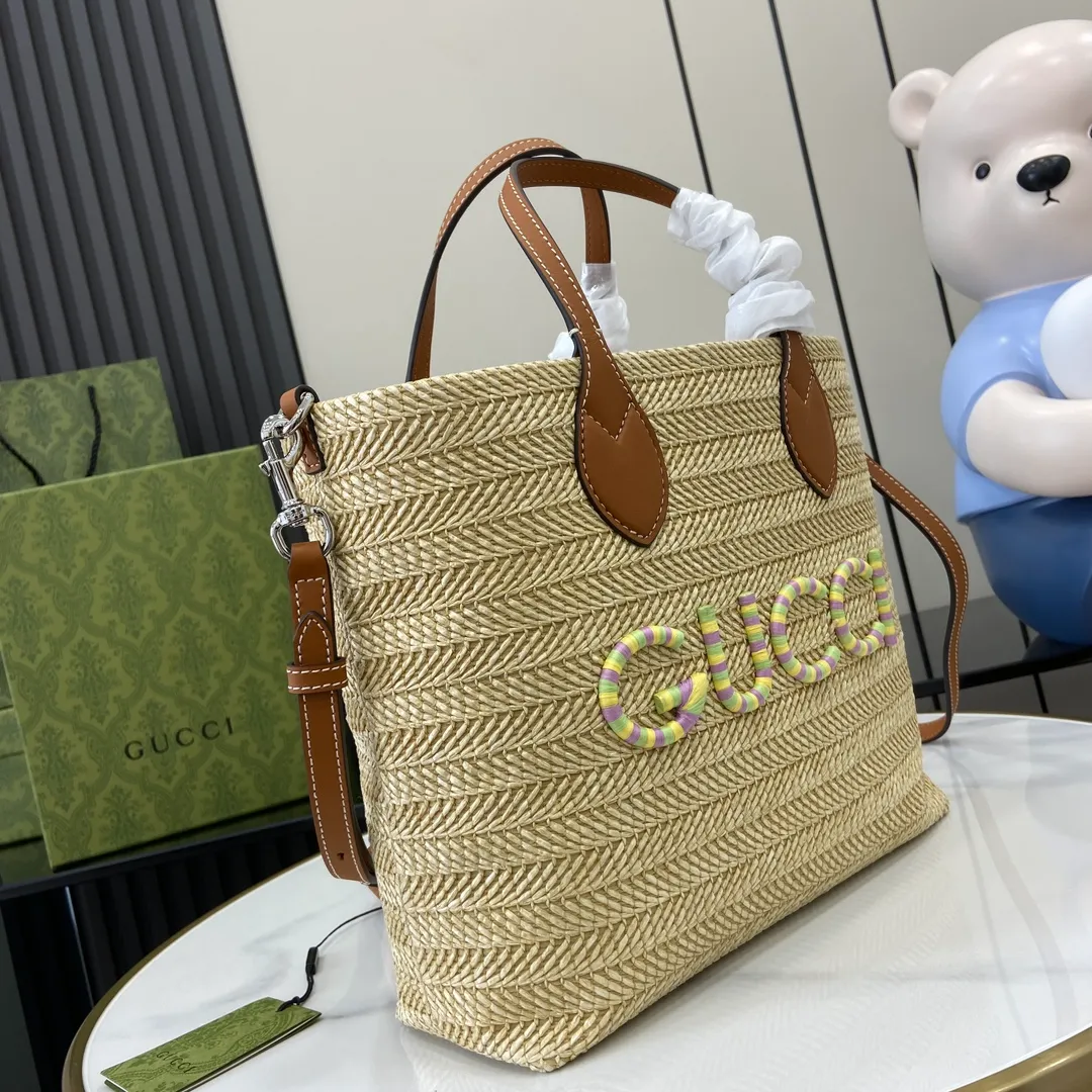 Medium straw tote with Gucci patch in natural straw - Image 4