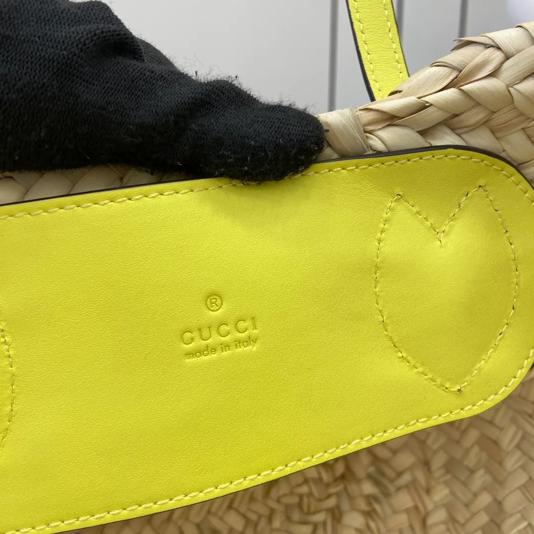 Medium straw tote with Gucci patch in natural straw - Image 11