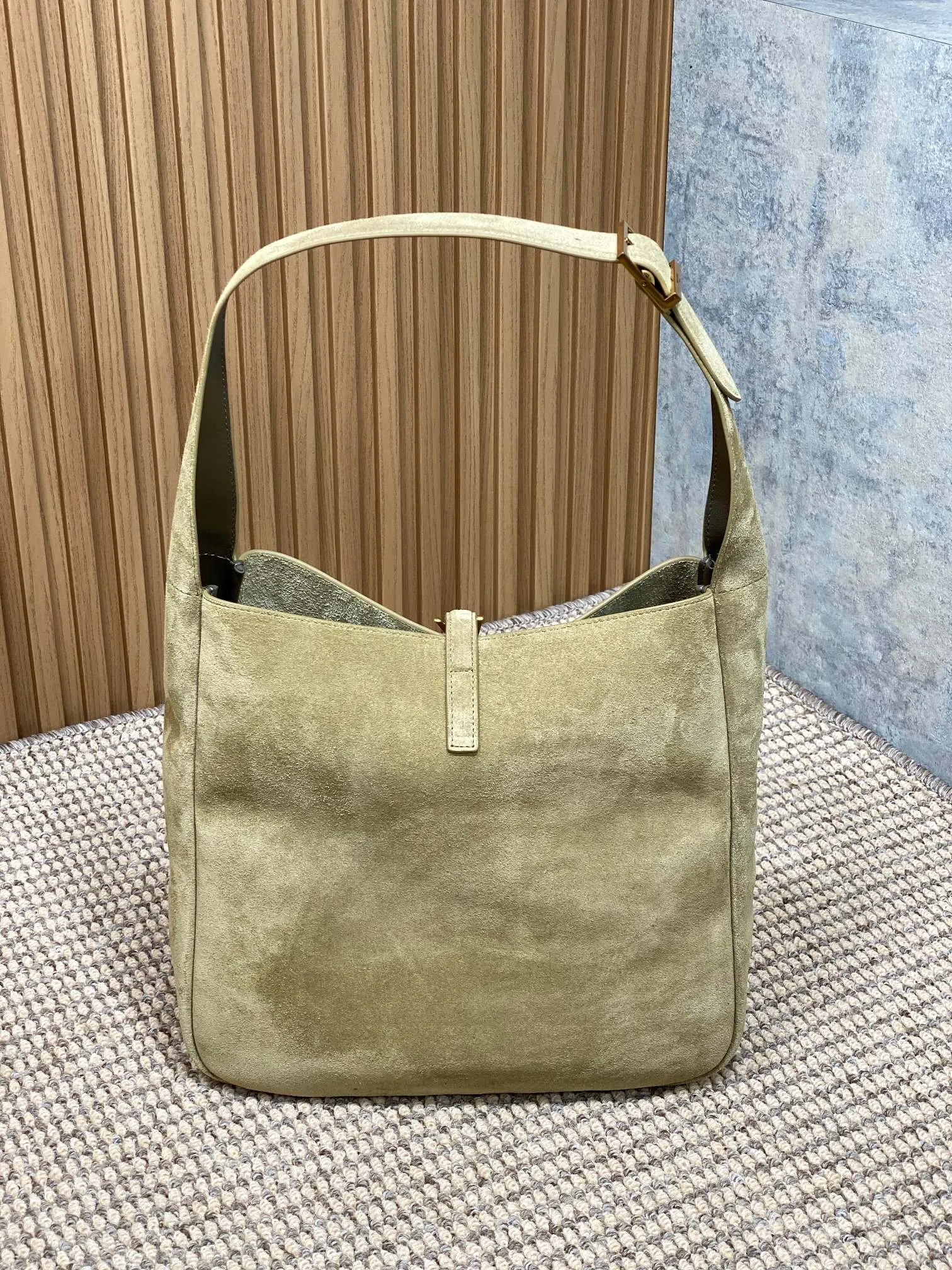 Replica Saint Laurent Le 5 À 7 Large Suede Shoulder Bag - Image 4