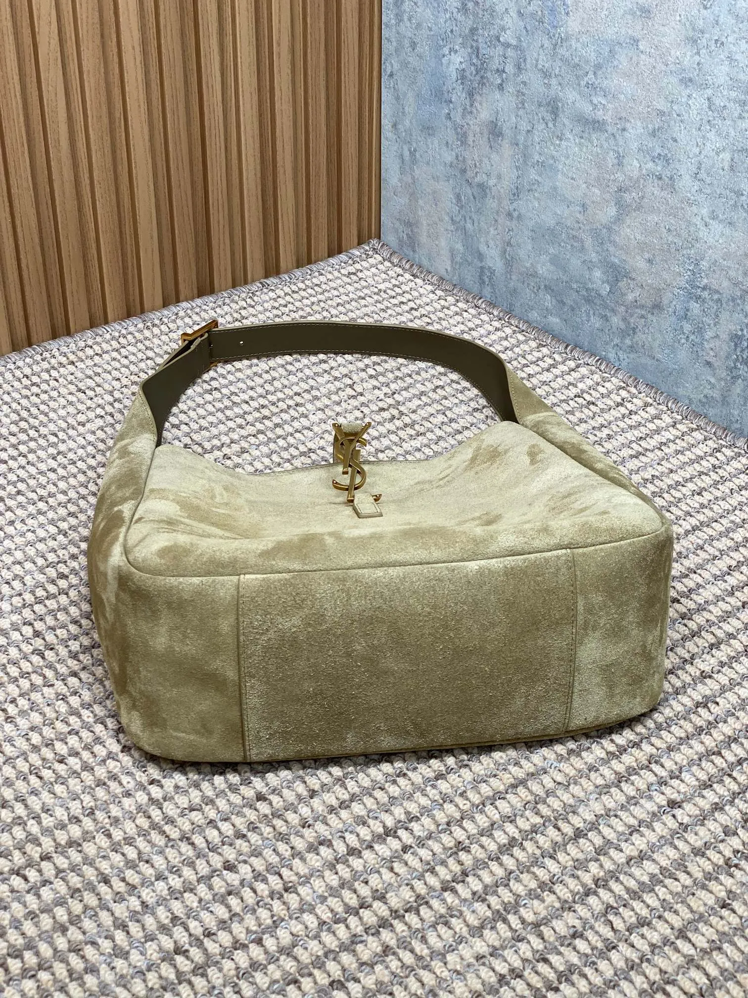 Replica Saint Laurent Le 5 À 7 Large Suede Shoulder Bag - Image 5