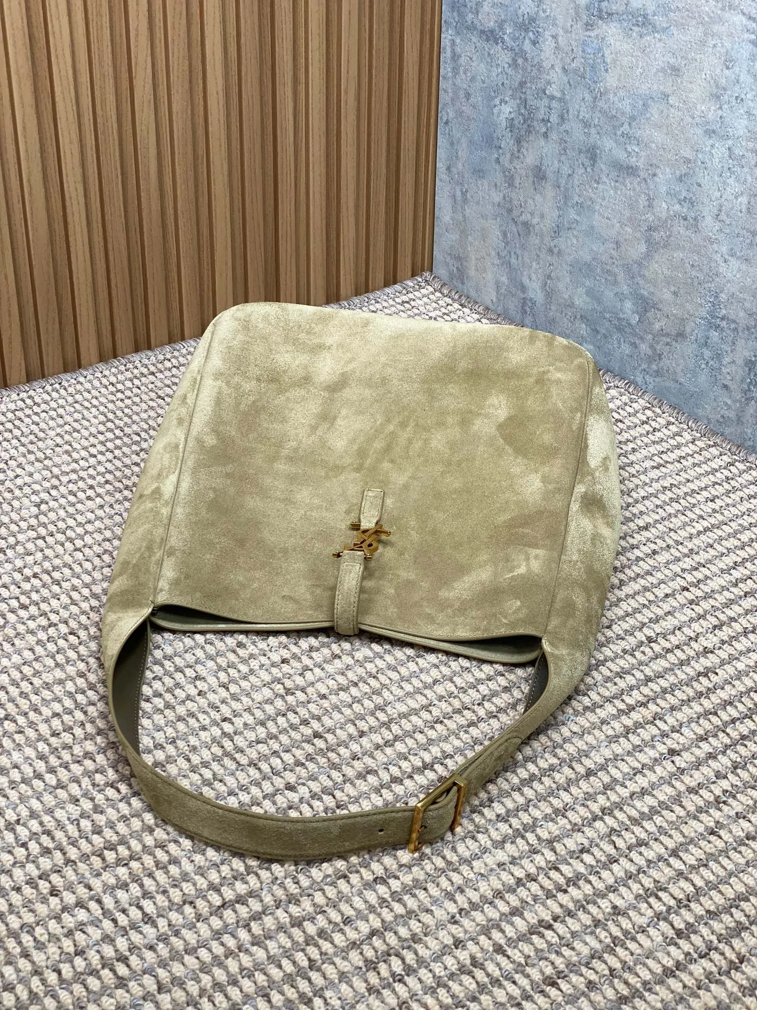 Replica Saint Laurent Le 5 À 7 Large Suede Shoulder Bag - Image 6