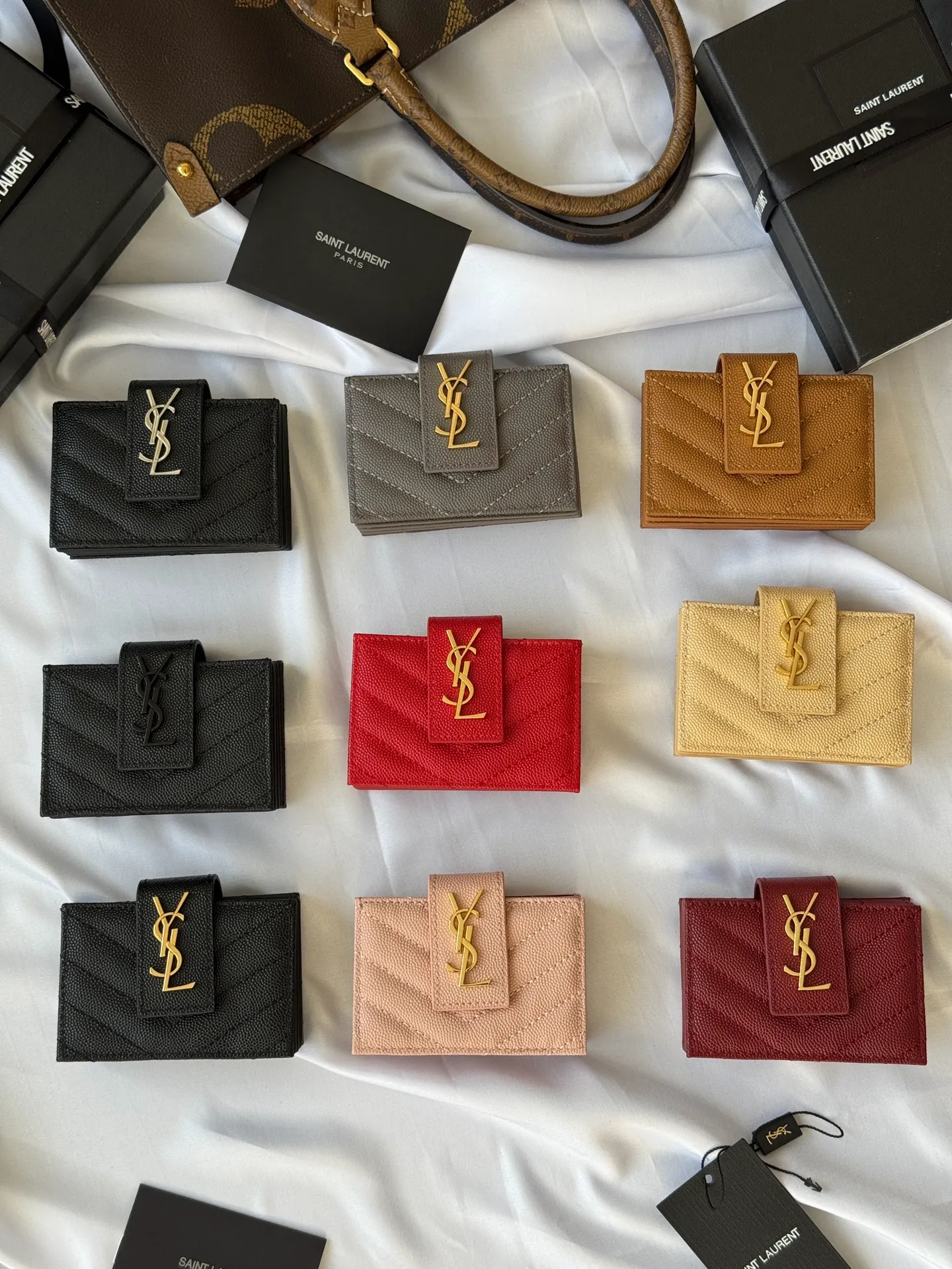 SAINT LAURENT Grain De Poudre Matelasse Chevron Monogram Credit Card Case Red - Image 2
