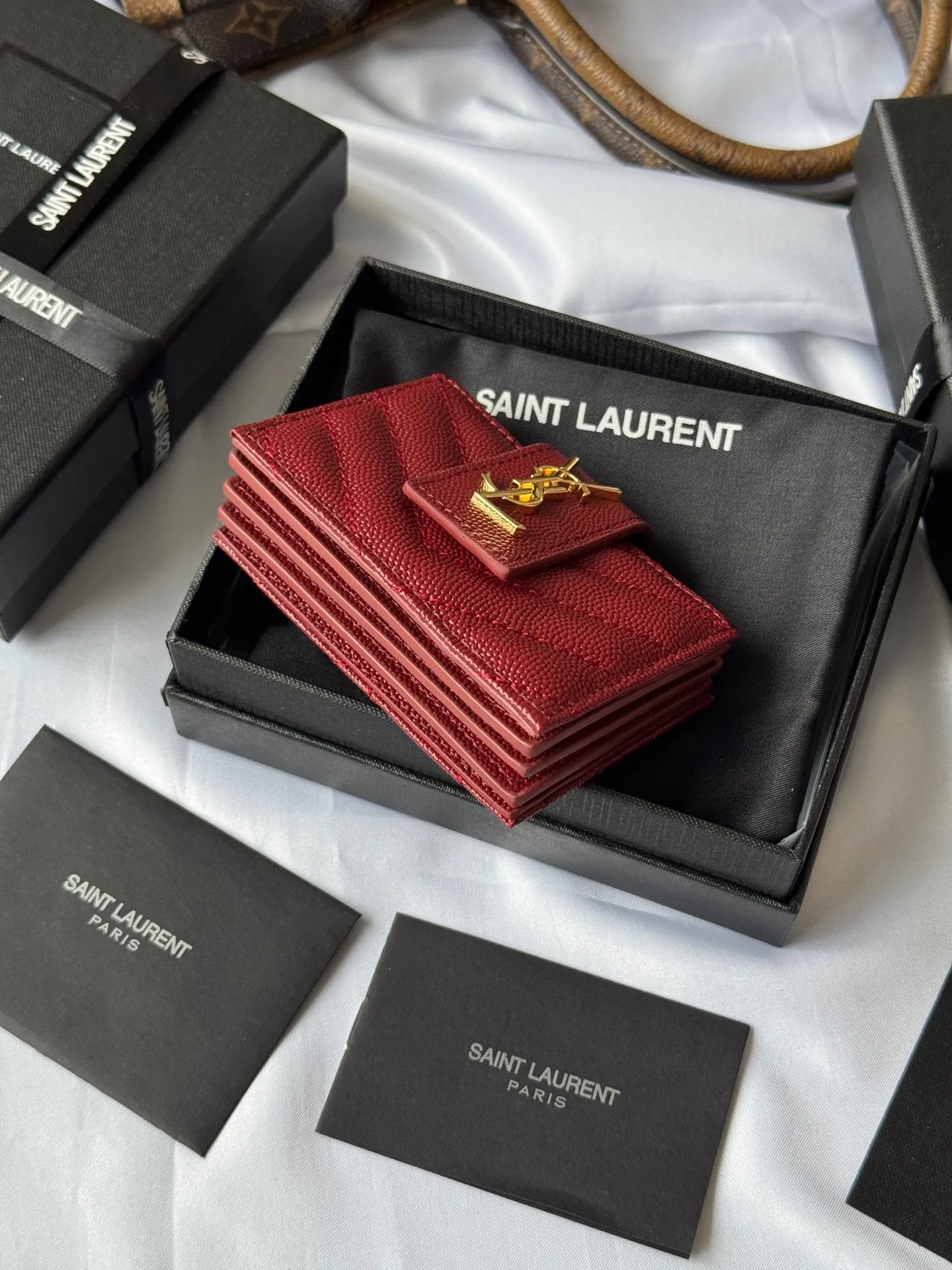 SAINT LAURENT Grain De Poudre Matelasse Chevron Monogram Credit Card Case Red - Image 5
