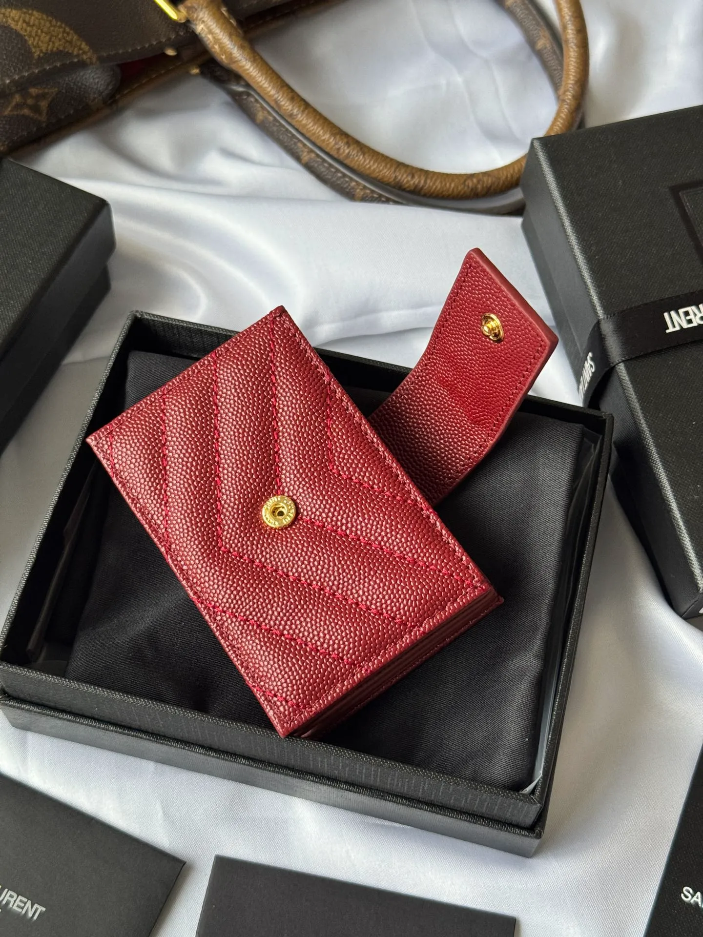 SAINT LAURENT Grain De Poudre Matelasse Chevron Monogram Credit Card Case Red - Image 8