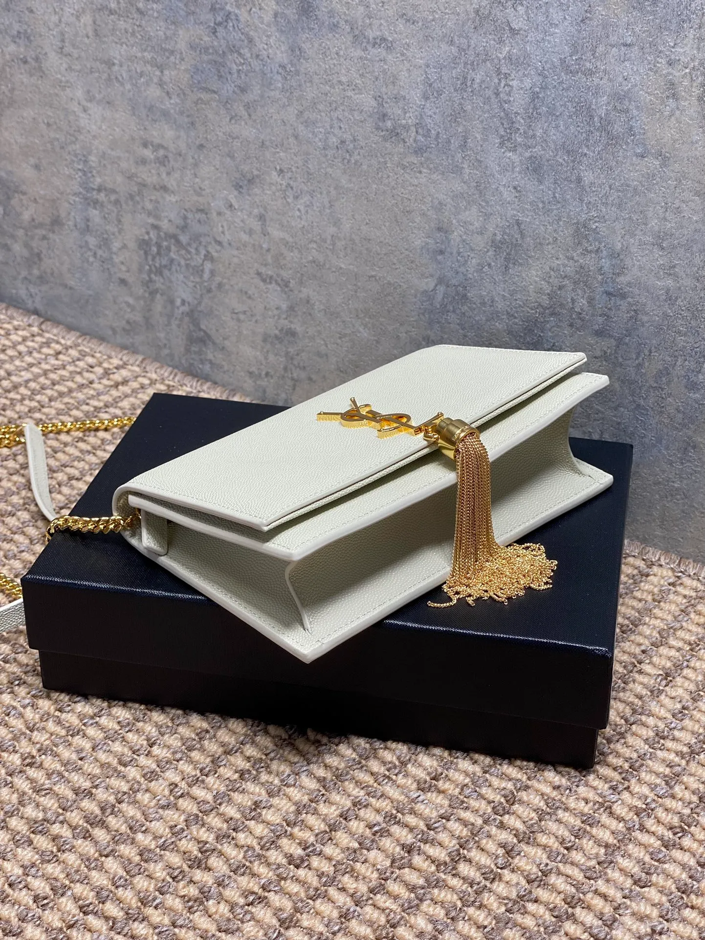 Saint Laurent Kate Shoulder Bag White in Leather with Gold - Image 4