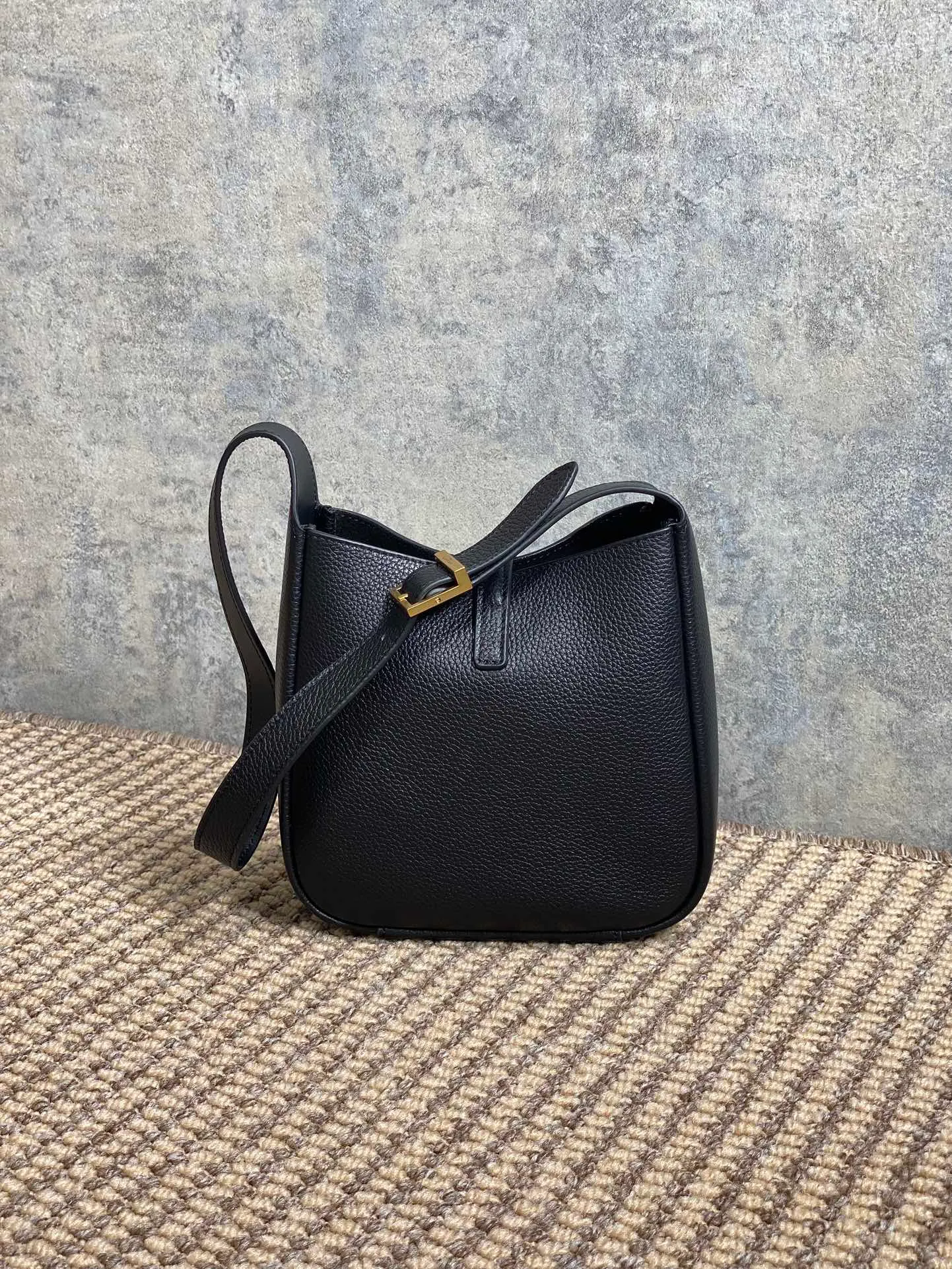 Saint Laurent Le 5 À 7 Supple Mini Leather Shoulder Bag - Image 5