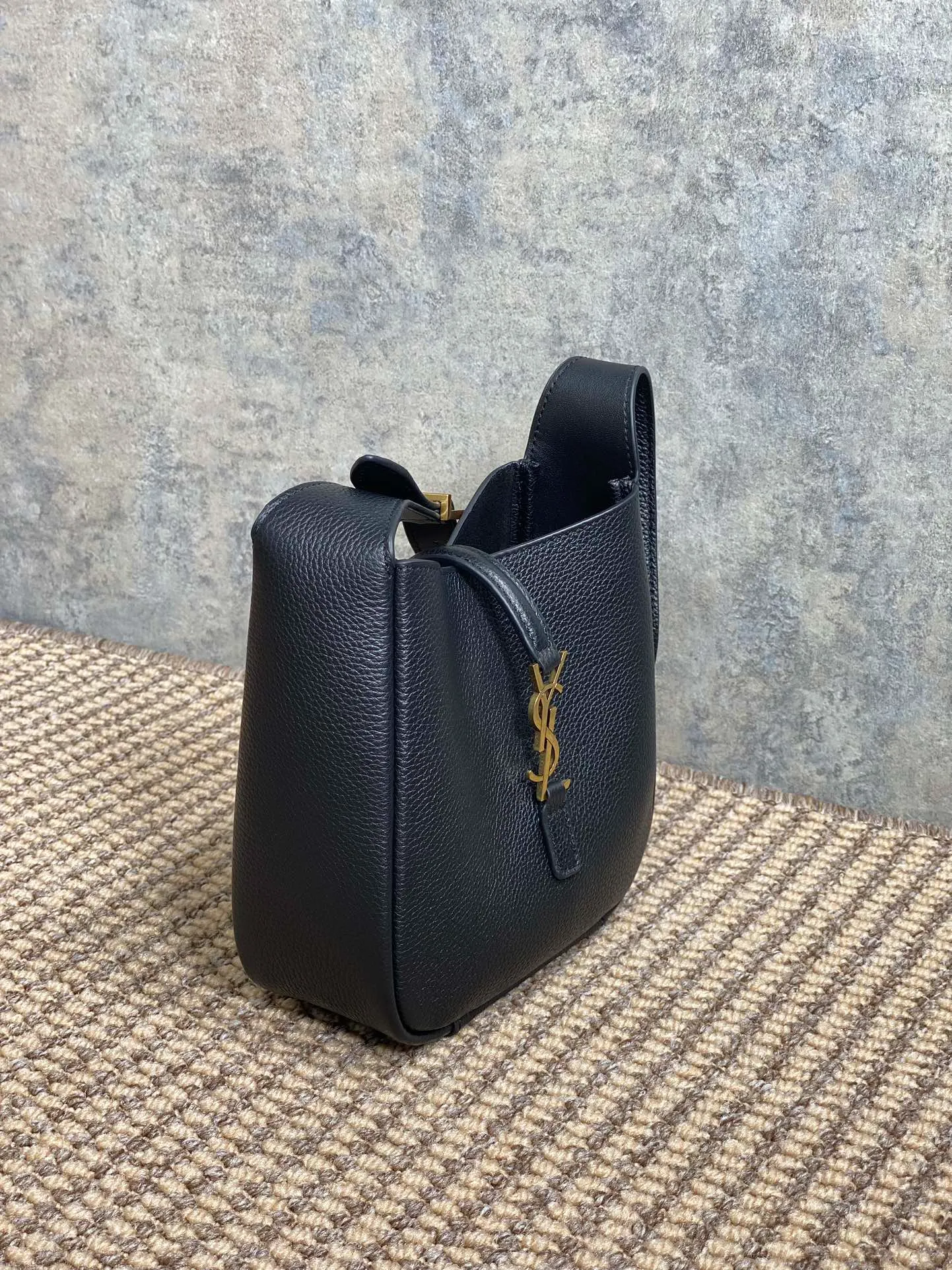 Saint Laurent Le 5 À 7 Supple Mini Leather Shoulder Bag - Image 6