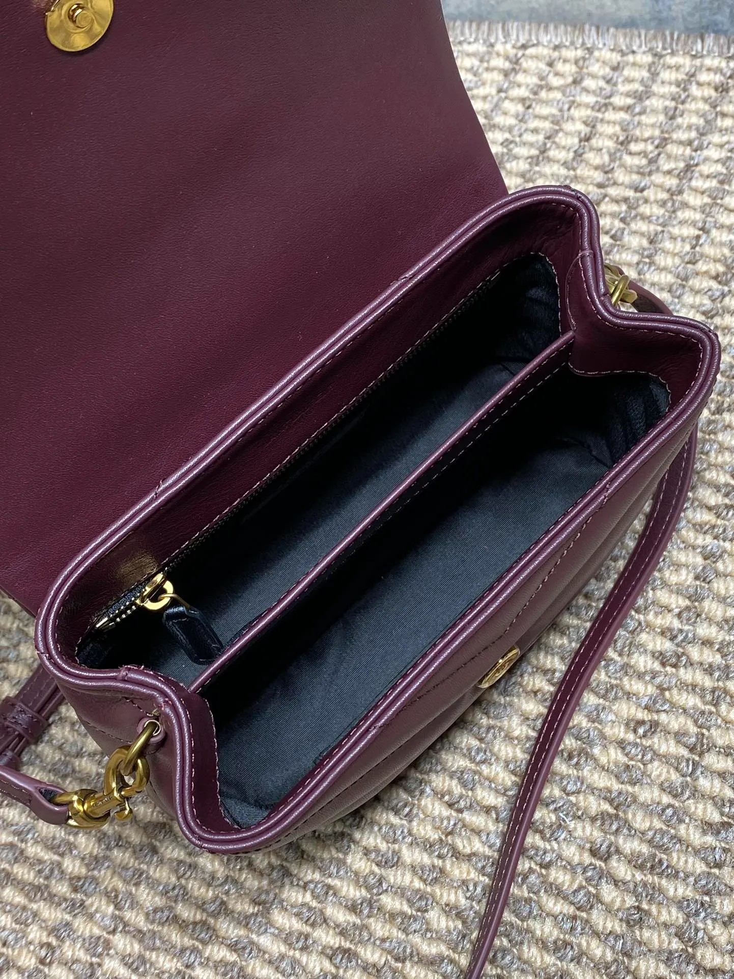 Saint Laurent Loulou Toy Leather Shoulder Bag In Rouge Legion - Image 2