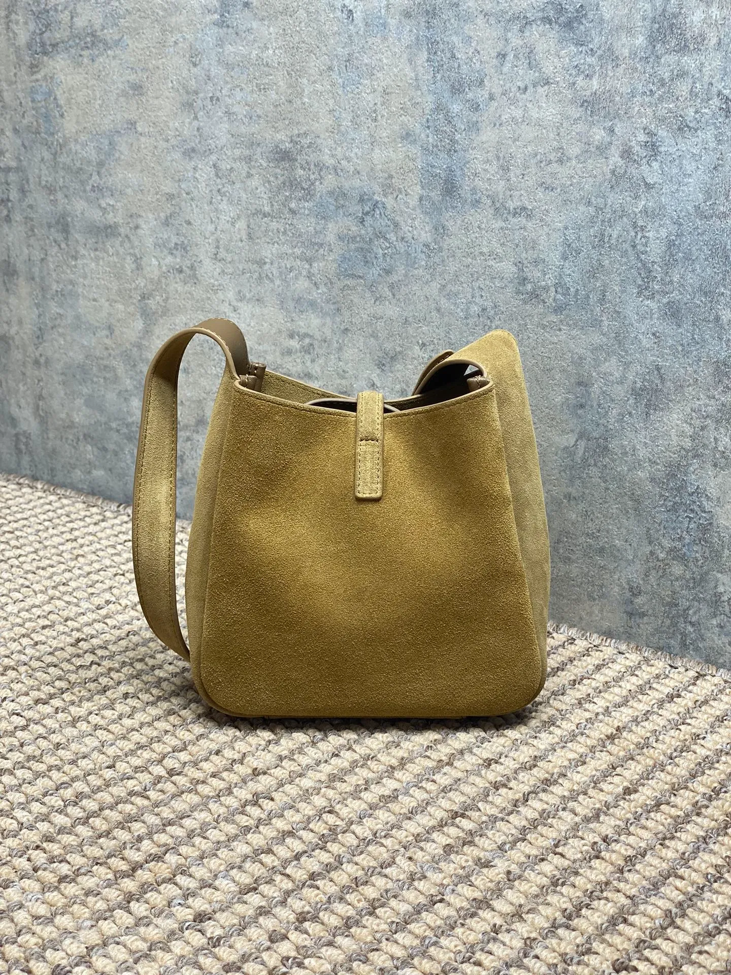 Saint Laurent Shoulder Bag - Image 4