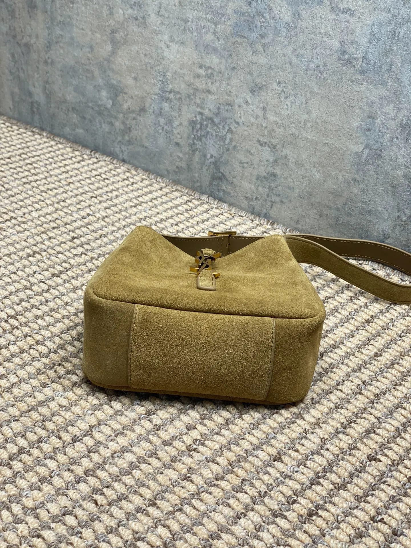 Saint Laurent Shoulder Bag - Image 6