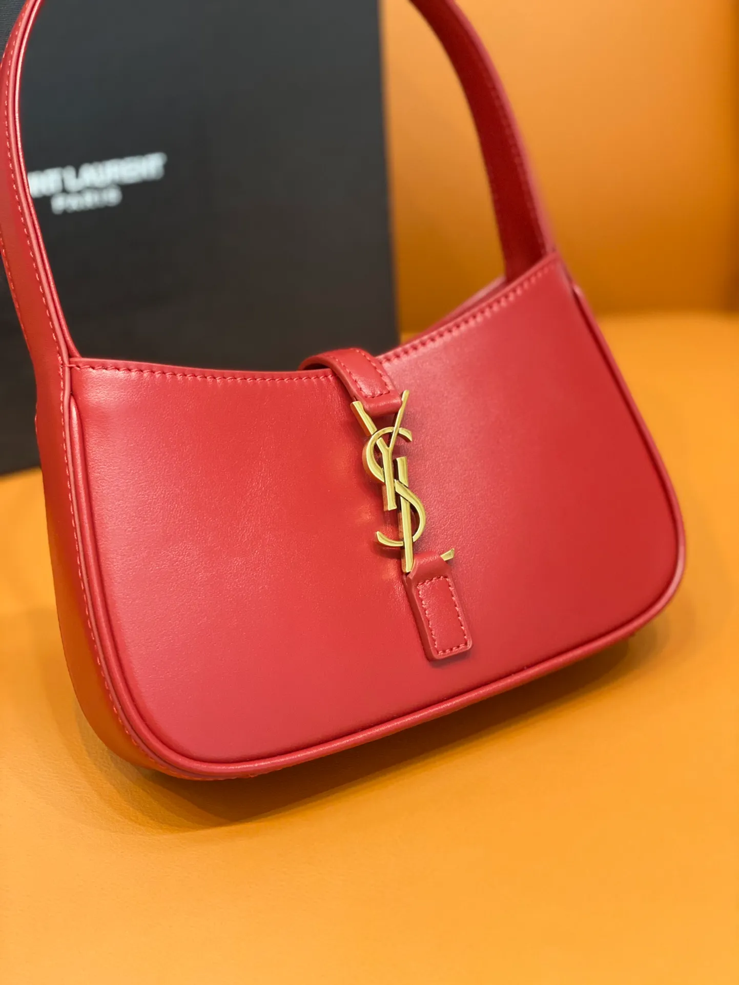 12A Upgrade Mirror Quality Designer LE5A7 Hobo Bag Luxurys Womens Small Handbags Genuine Leather Cowhide Zipper Bag Clutch Purse Black Shoulder Strap Box Bag - Image 6