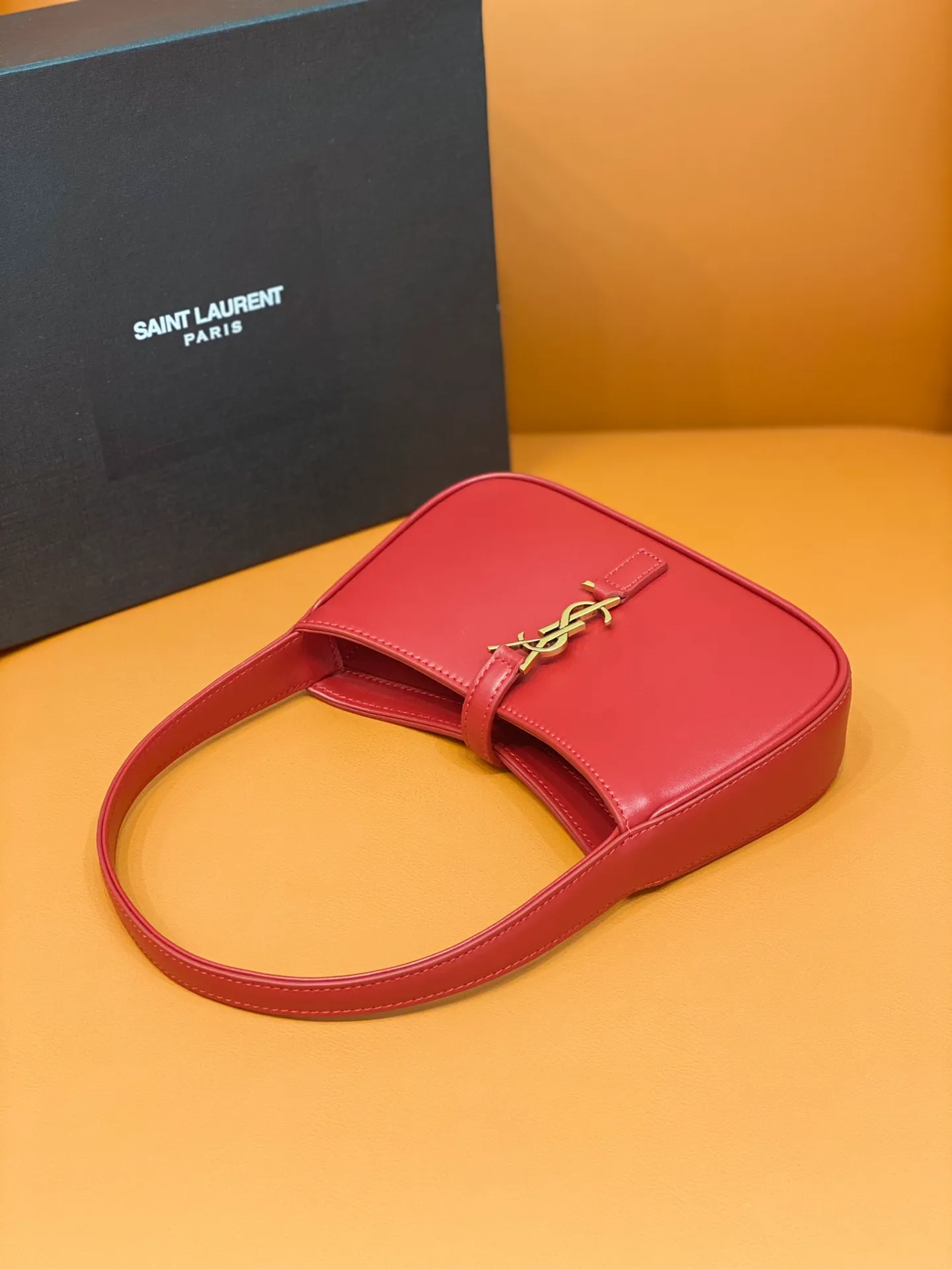 12A Upgrade Mirror Quality Designer LE5A7 Hobo Bag Luxurys Womens Small Handbags Genuine Leather Cowhide Zipper Bag Clutch Purse Black Shoulder Strap Box Bag - Image 9