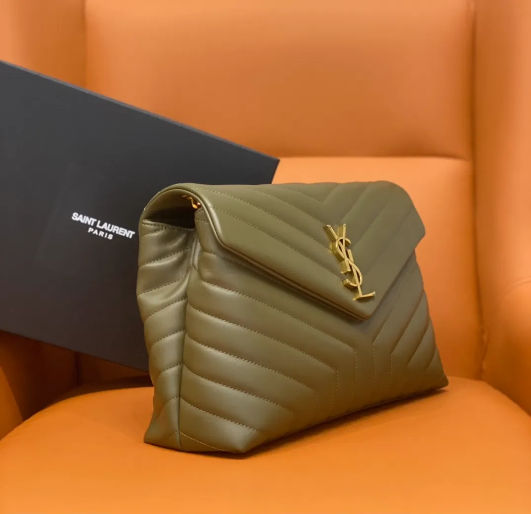 LOULOU medium in MATELASSÉ lambskin