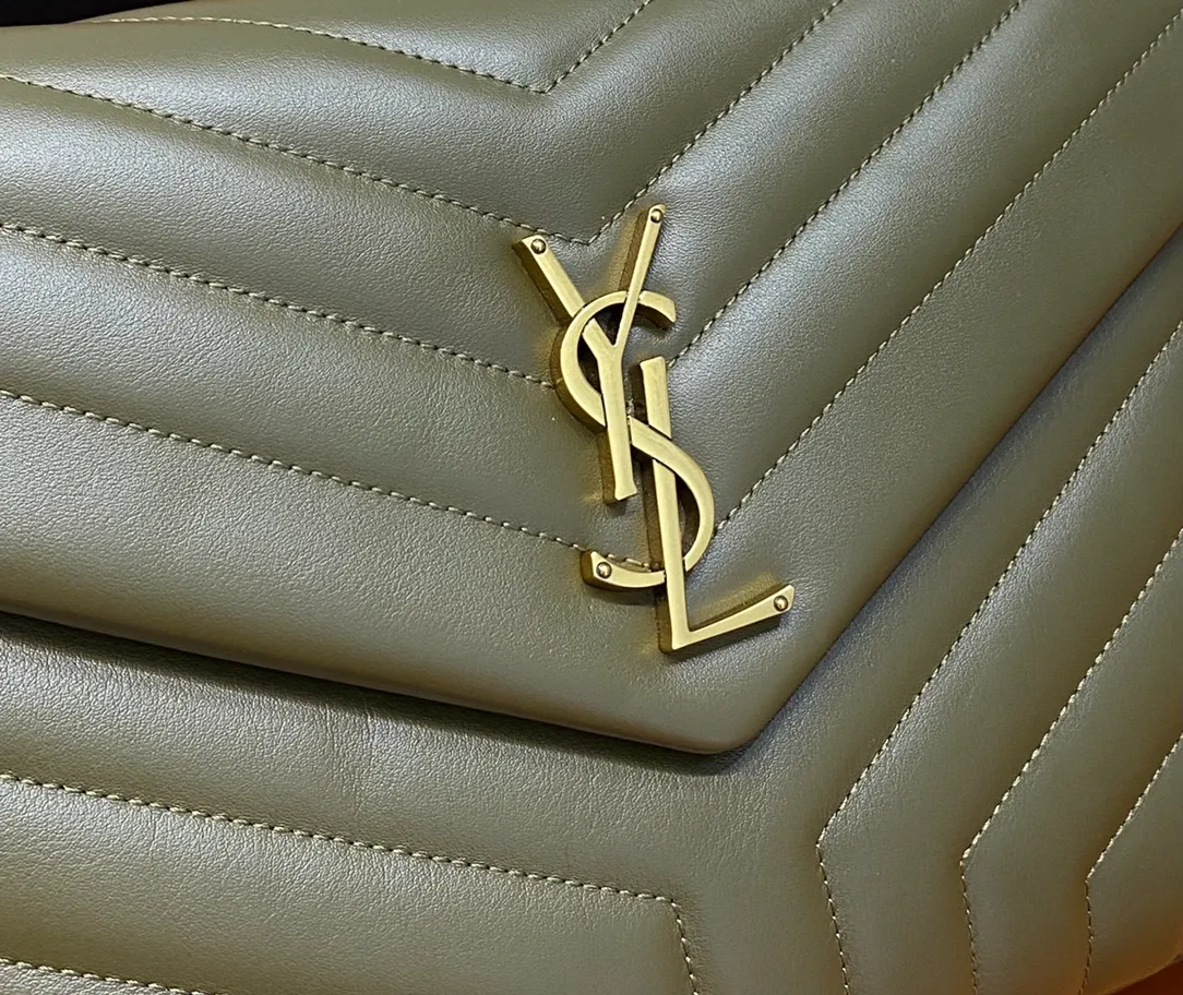 LOULOU medium in MATELASSÉ lambskin - Image 6