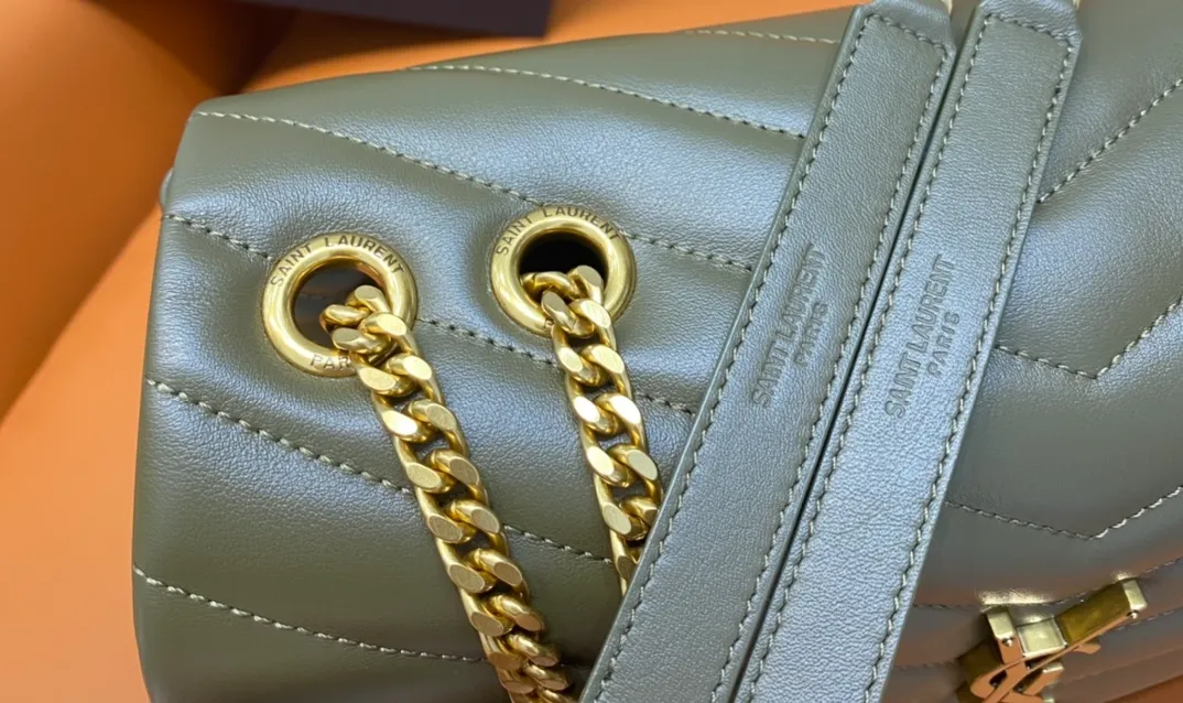 LOULOU medium in MATELASSÉ lambskin - Image 10