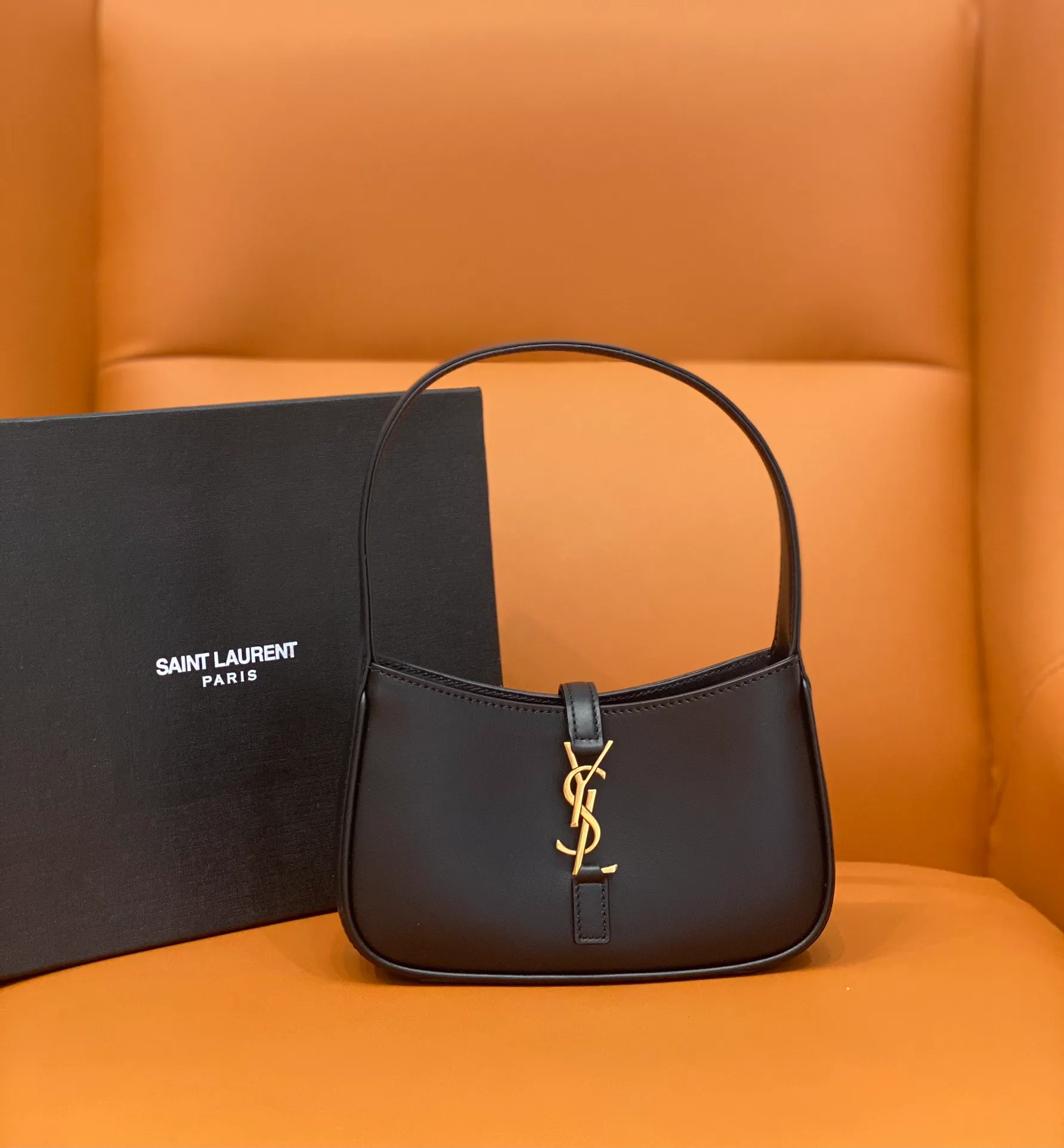 Yves Saint Laurent Le 5 à 7 Mini leather shoulder bag