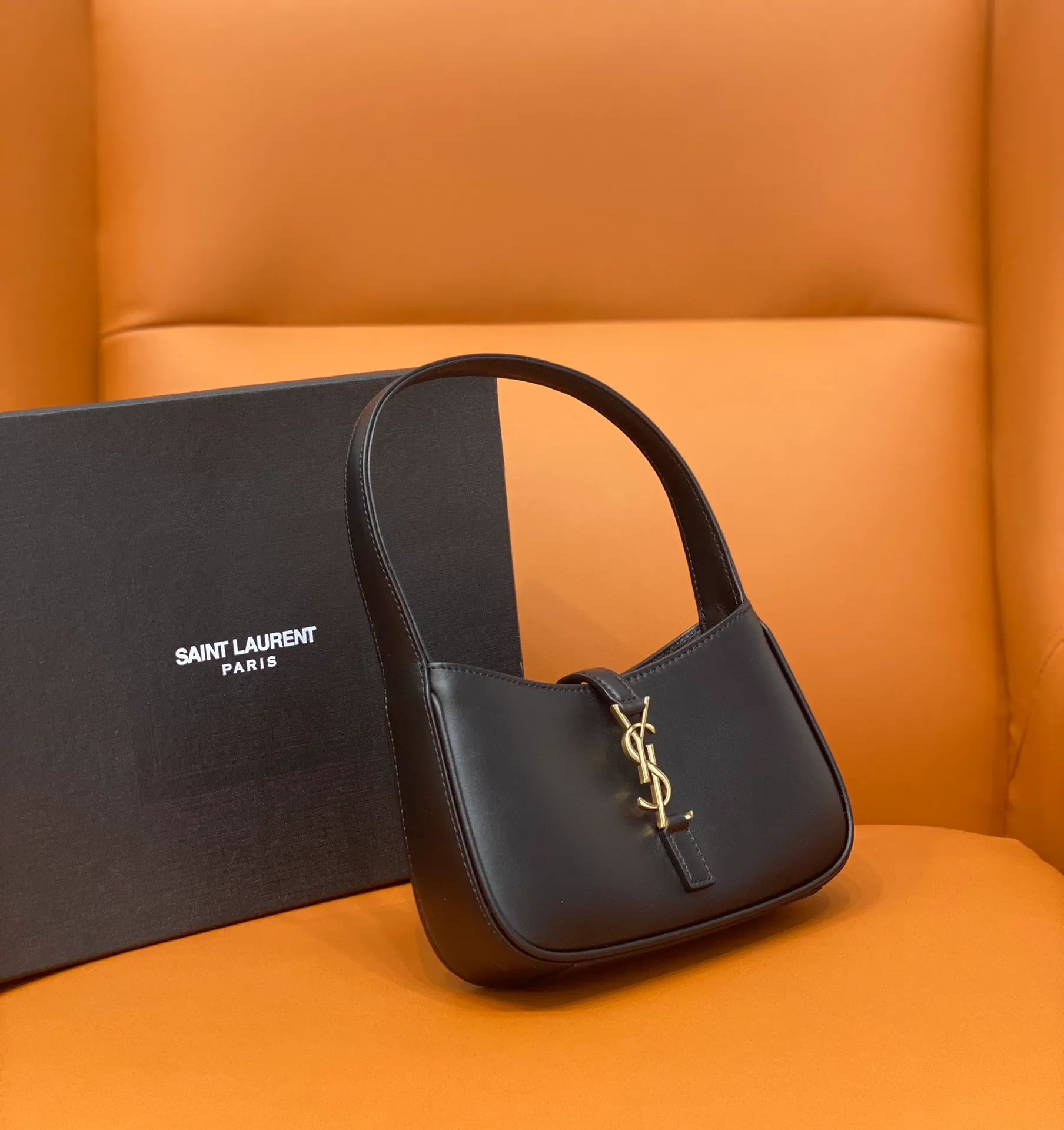 Yves Saint Laurent Le 5 à 7 Mini leather shoulder bag - Image 4