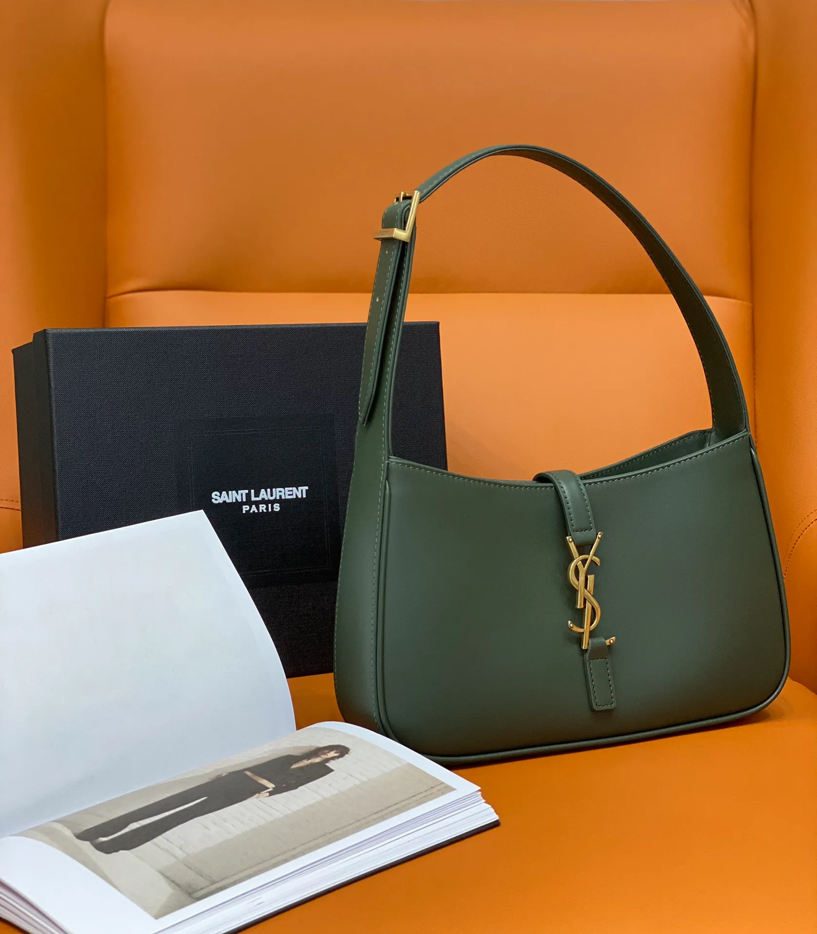 Yves Saint Laurent Le7 A5 Leather Shoulder Bag in Black - Image 3