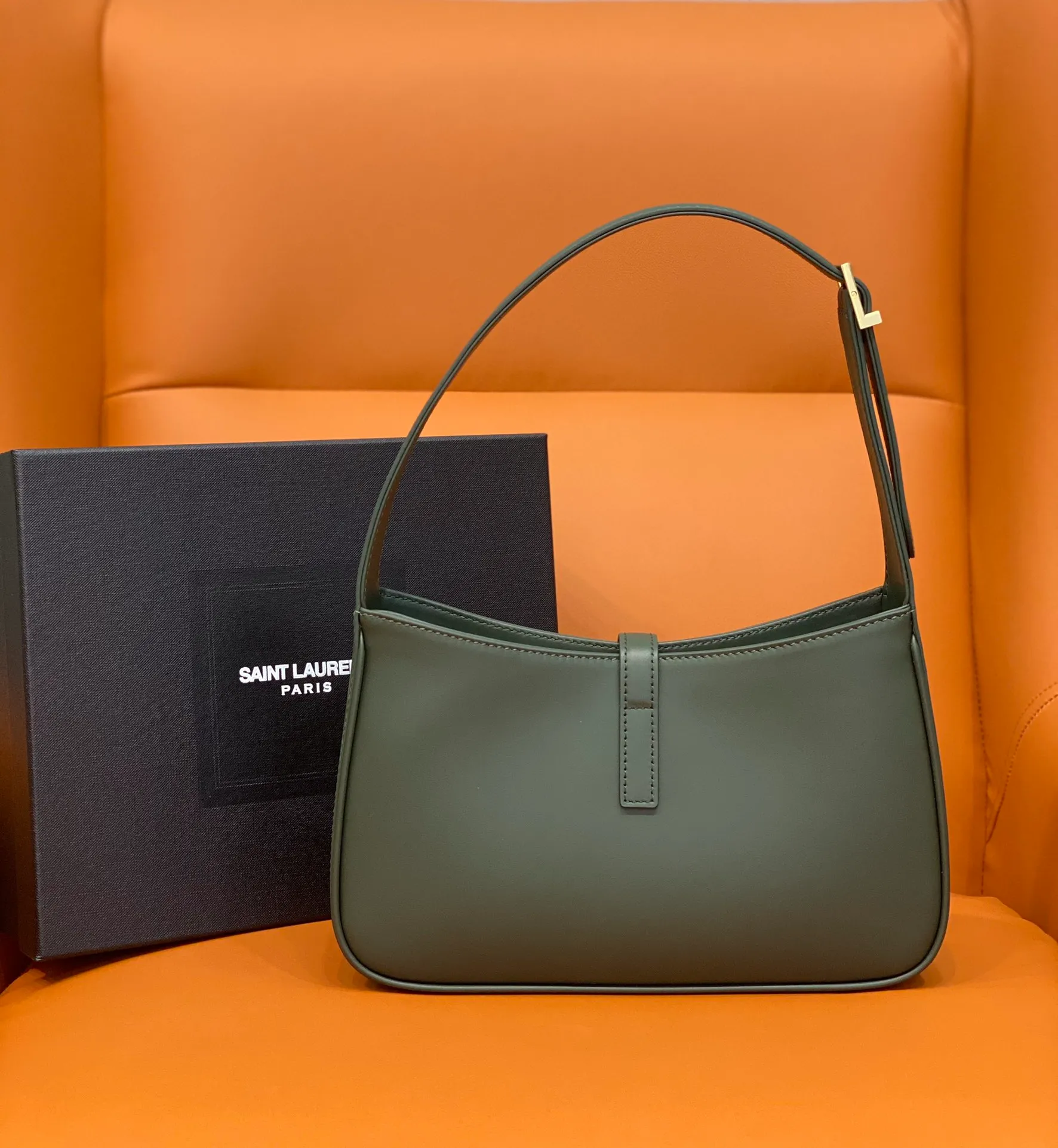Yves Saint Laurent Le7 A5 Leather Shoulder Bag in Black - Image 9